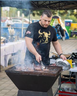 Pinkbay a vôňa ohňa – kombinácia, ktorá vždy funguje. 🔥 Kým golfisti zakončujú turnaj, my servírujeme tapas, steaky a...